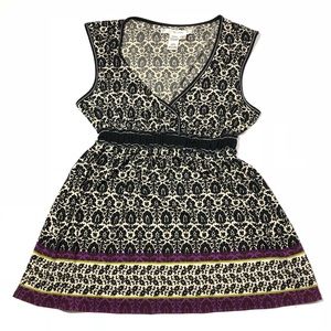 🚨 10/$20 Bundle SALE 🚨 Women’s size Large Empire Waist Damask Blouse‎